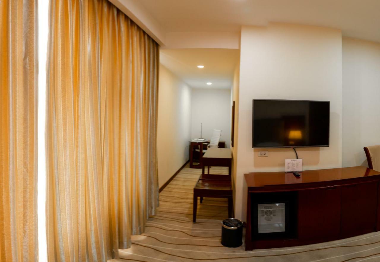 Swiss-Belhotel Blulane Manila Exterior photo